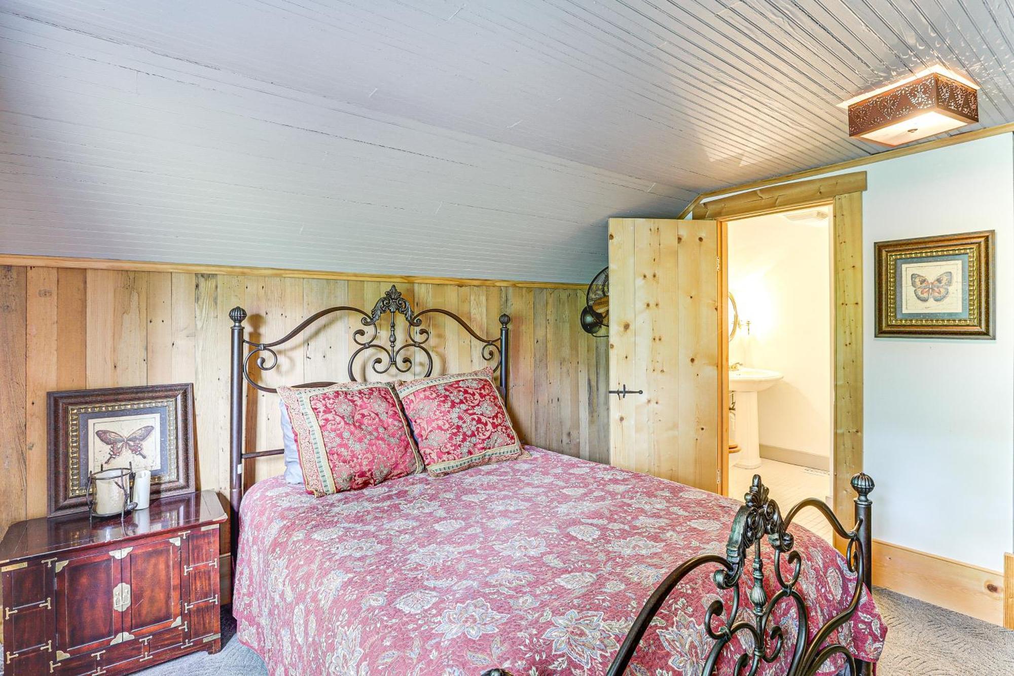 Spacious And Historic Cabin In New Haven With Pond! Exterior photo