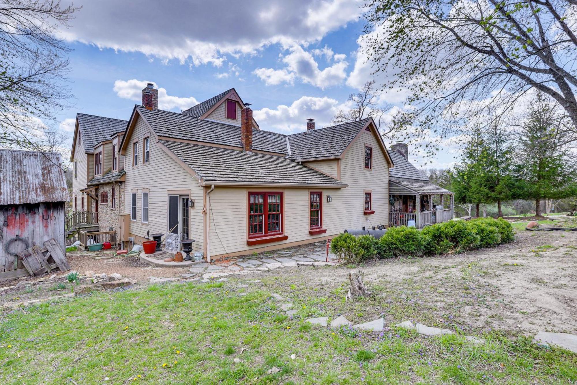 Spacious And Historic Cabin In New Haven With Pond! Exterior photo