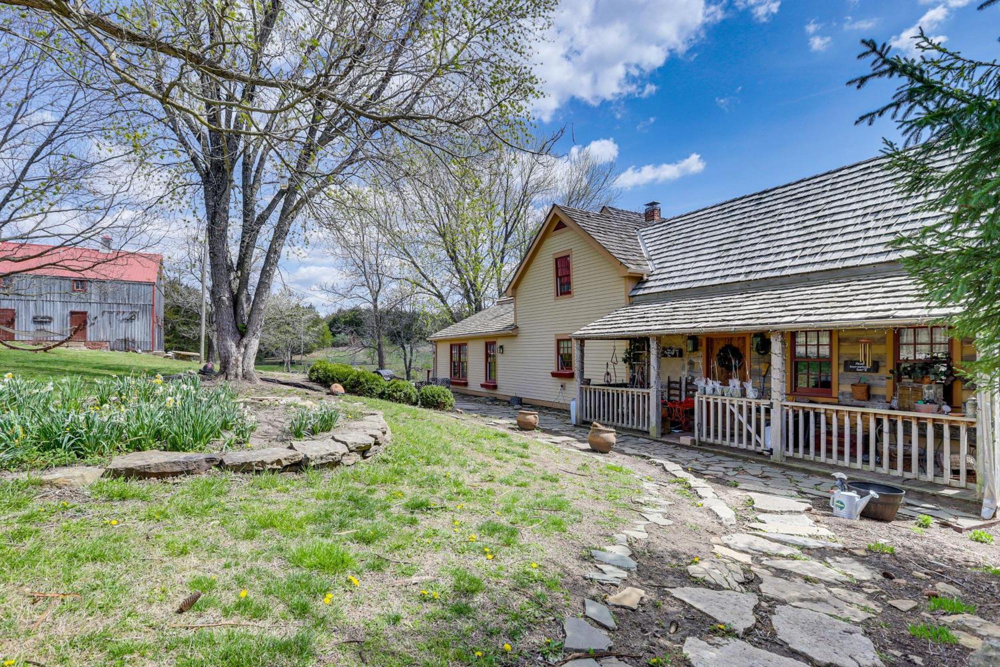 Spacious And Historic Cabin In New Haven With Pond! Exterior photo