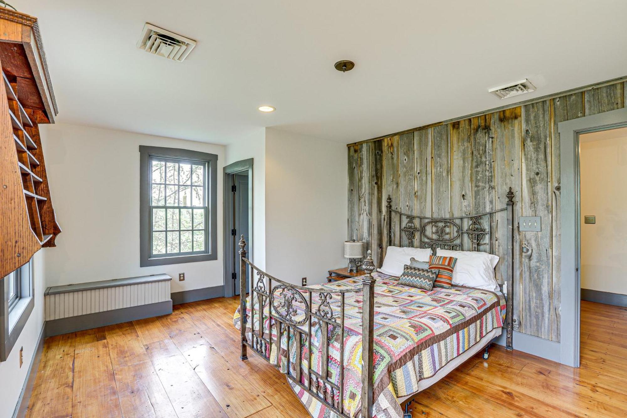Spacious And Historic Cabin In New Haven With Pond! Exterior photo